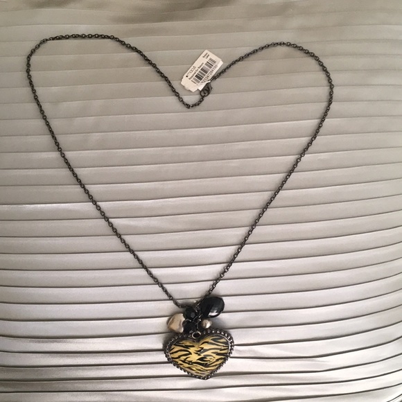 Heart shaped animal print pendant necklace - Picture 2 of 7